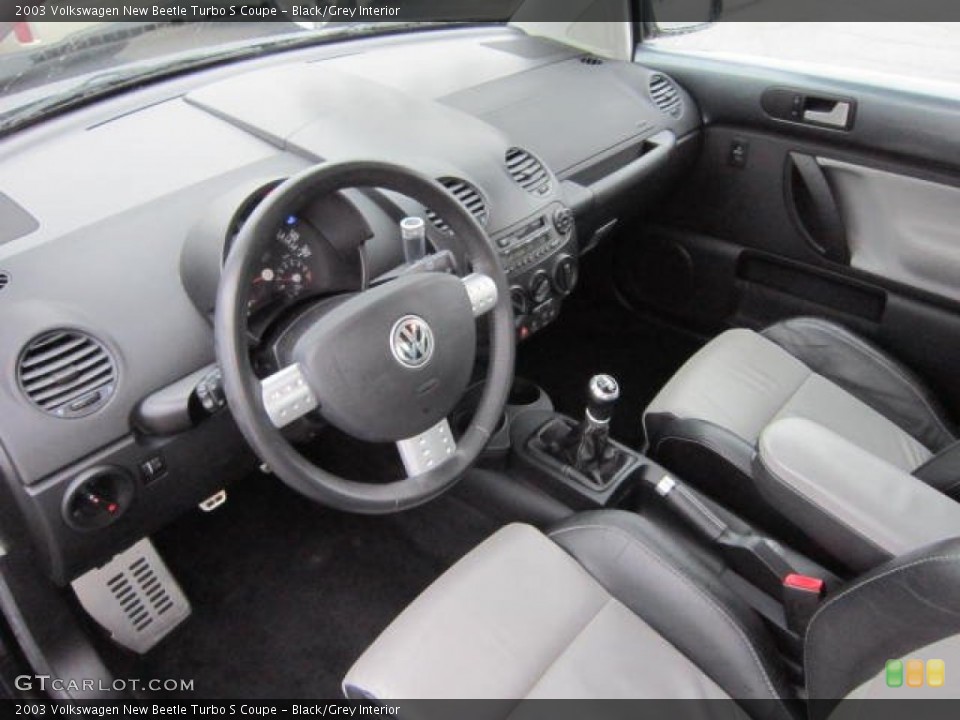 Black/Grey Interior Photo for the 2003 Volkswagen New Beetle Turbo S Coupe #60218015