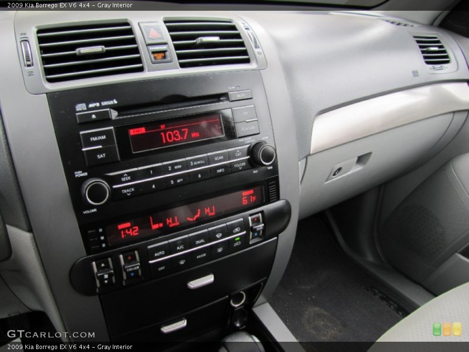 Gray Interior Controls for the 2009 Kia Borrego EX V6 4x4 #60229666