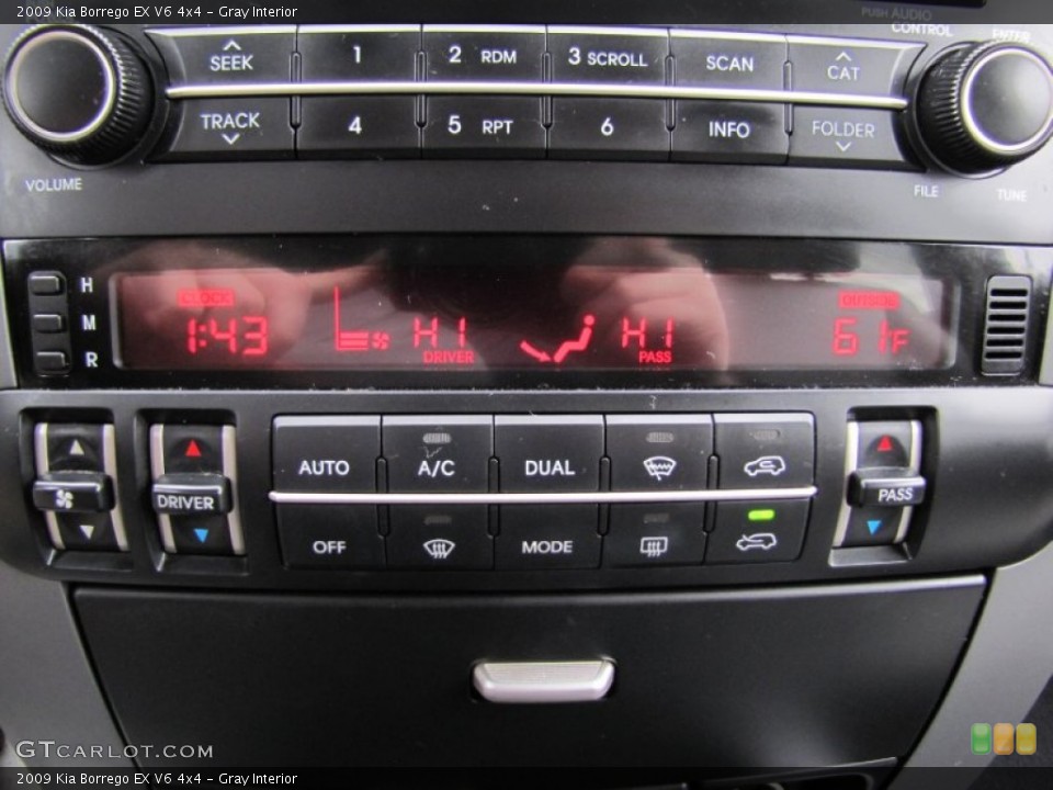 Gray Interior Controls for the 2009 Kia Borrego EX V6 4x4 #60229682