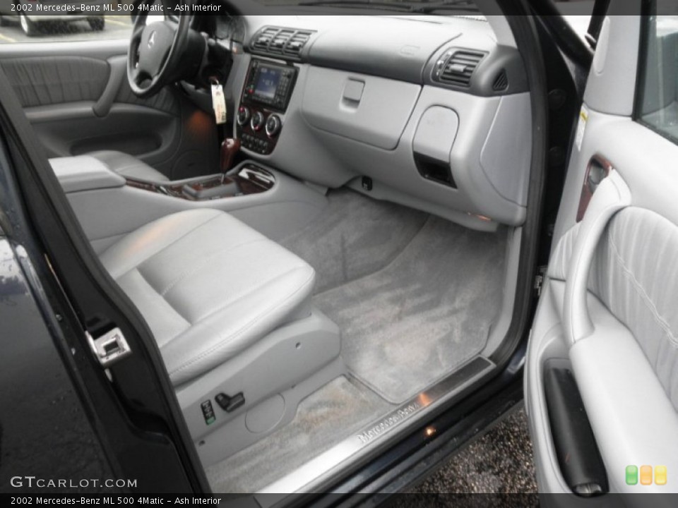 Ash Interior Photo for the 2002 Mercedes-Benz ML 500 4Matic #60254018