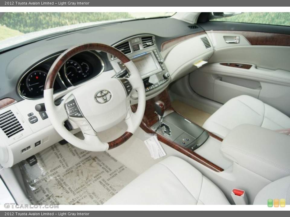 Light Gray Interior Photo for the 2012 Toyota Avalon Limited #60259967