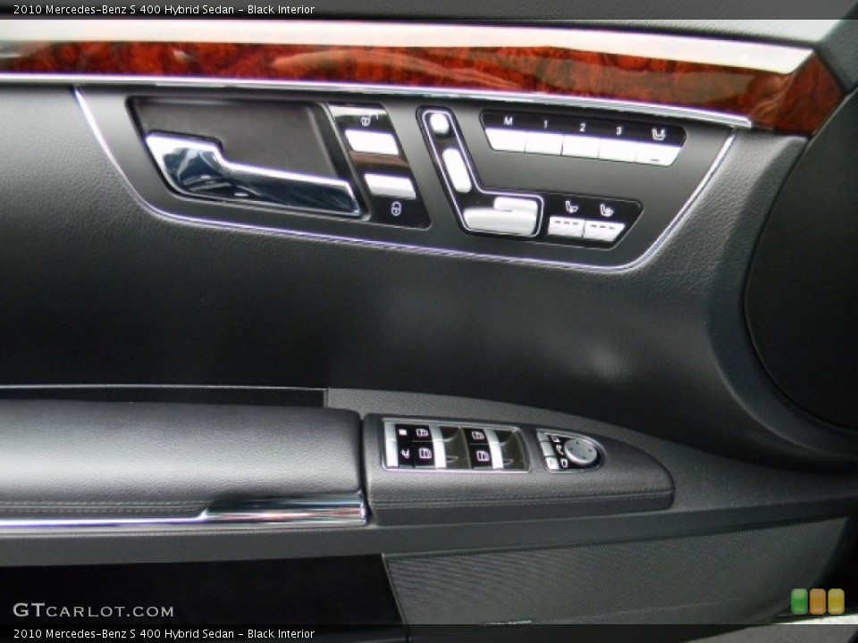 Black Interior Controls for the 2010 Mercedes-Benz S 400 Hybrid Sedan #60263150