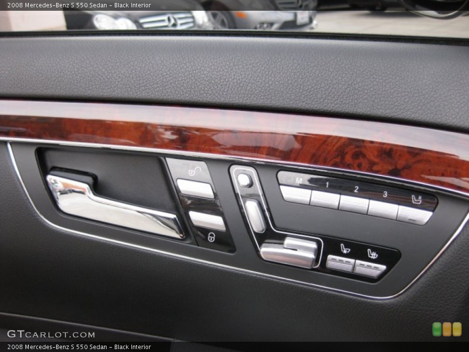 Black Interior Controls for the 2008 Mercedes-Benz S 550 Sedan #60285890