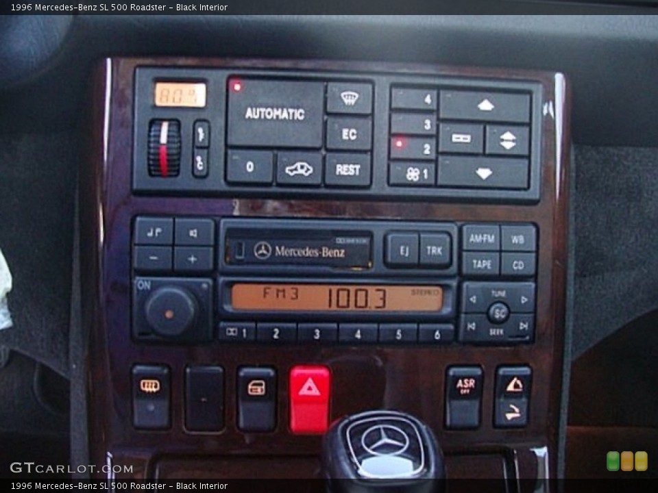 Black Interior Controls for the 1996 Mercedes-Benz SL 500 Roadster #60342917