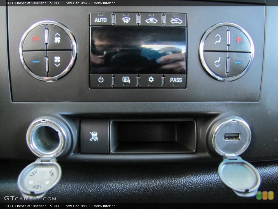 Ebony Interior Controls for the 2011 Chevrolet Silverado 1500 LT Crew Cab 4x4 #60367641