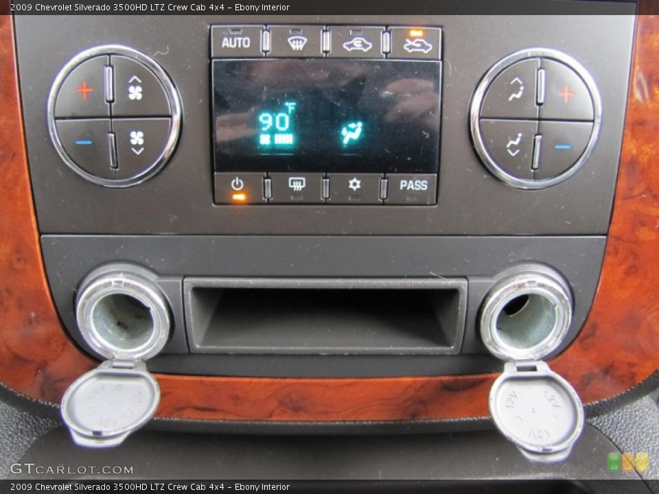 Ebony Interior Controls for the 2009 Chevrolet Silverado 3500HD LTZ Crew Cab 4x4 #60368259