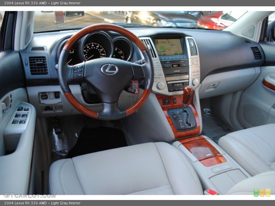 Light Gray Interior Photo for the 2004 Lexus RX 330 AWD #60402587