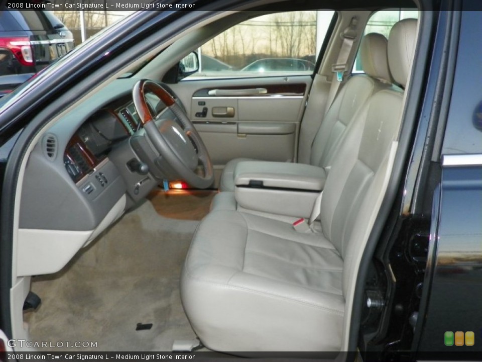 Medium Light Stone Interior Photo for the 2008 Lincoln Town Car Signature L #60419384