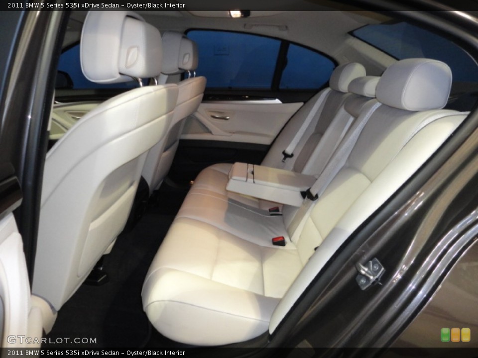 Oyster/Black Interior Photo for the 2011 BMW 5 Series 535i xDrive Sedan #60421109