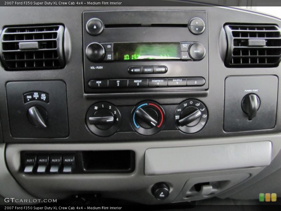 Medium Flint Interior Controls for the 2007 Ford F350 Super Duty XL Crew Cab 4x4 #60443930