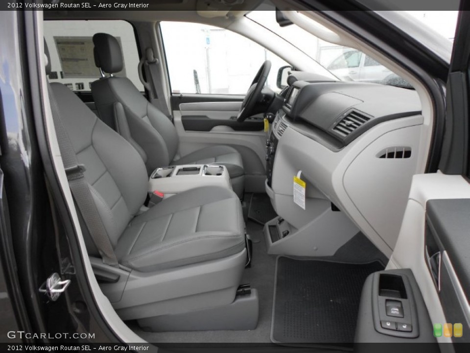 Aero Gray Interior Photo for the 2012 Volkswagen Routan SEL #60464722