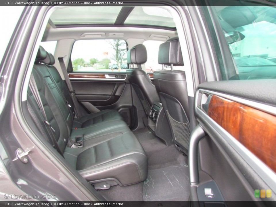 Black Anthracite Interior Photo for the 2012 Volkswagen Touareg TDI Lux 4XMotion #60470020