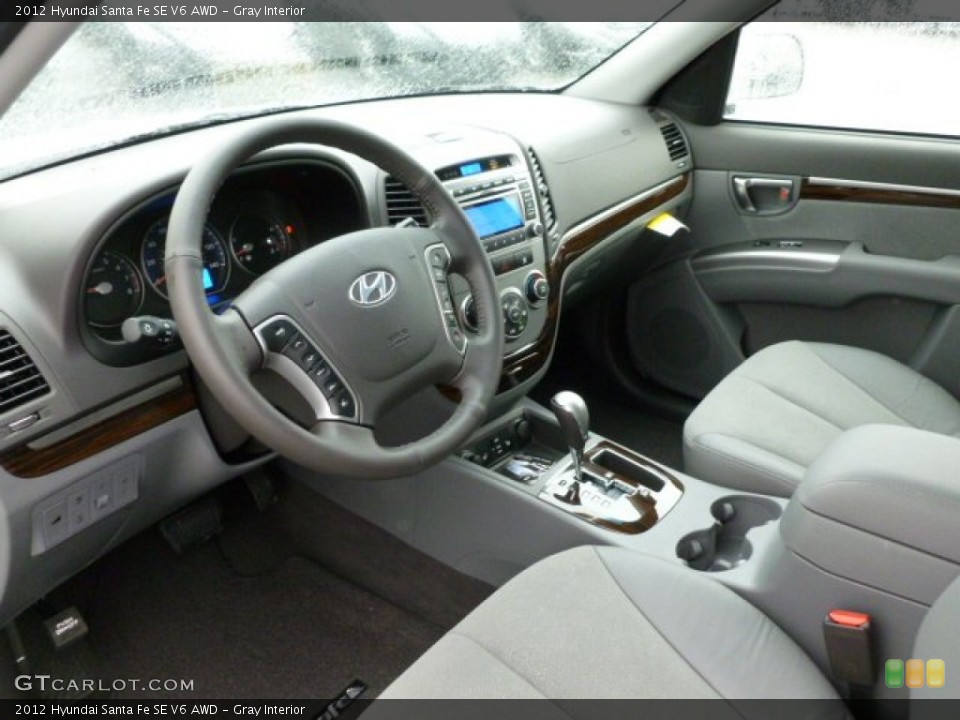 Gray Interior Photo for the 2012 Hyundai Santa Fe SE V6 AWD #60472592