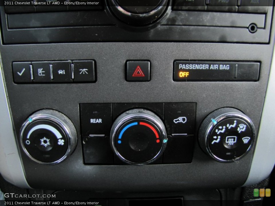 Ebony/Ebony Interior Controls for the 2011 Chevrolet Traverse LT AWD #60557325