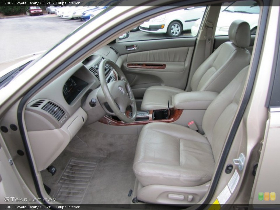 Taupe Interior Photo for the 2002 Toyota Camry XLE V6 #60612131