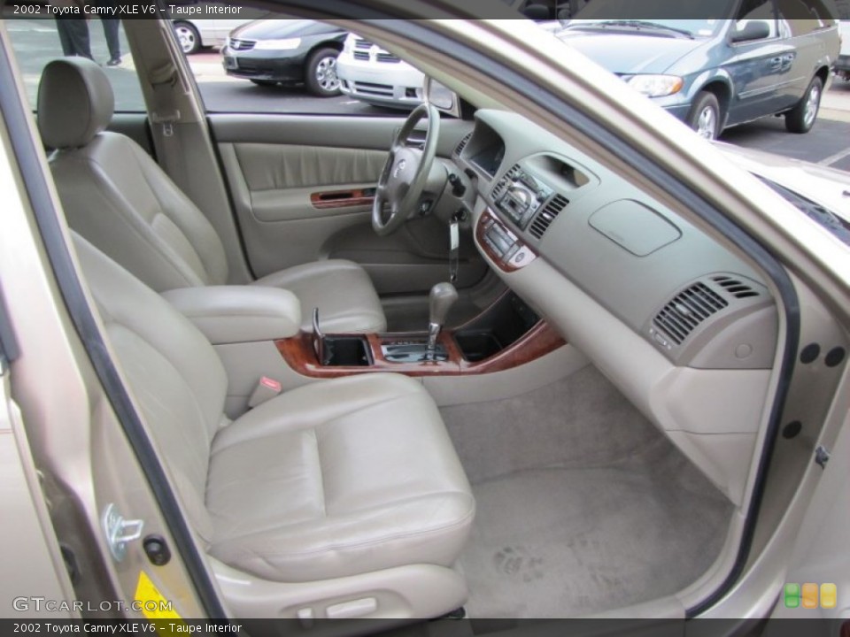 Taupe Interior Photo for the 2002 Toyota Camry XLE V6 #60612167