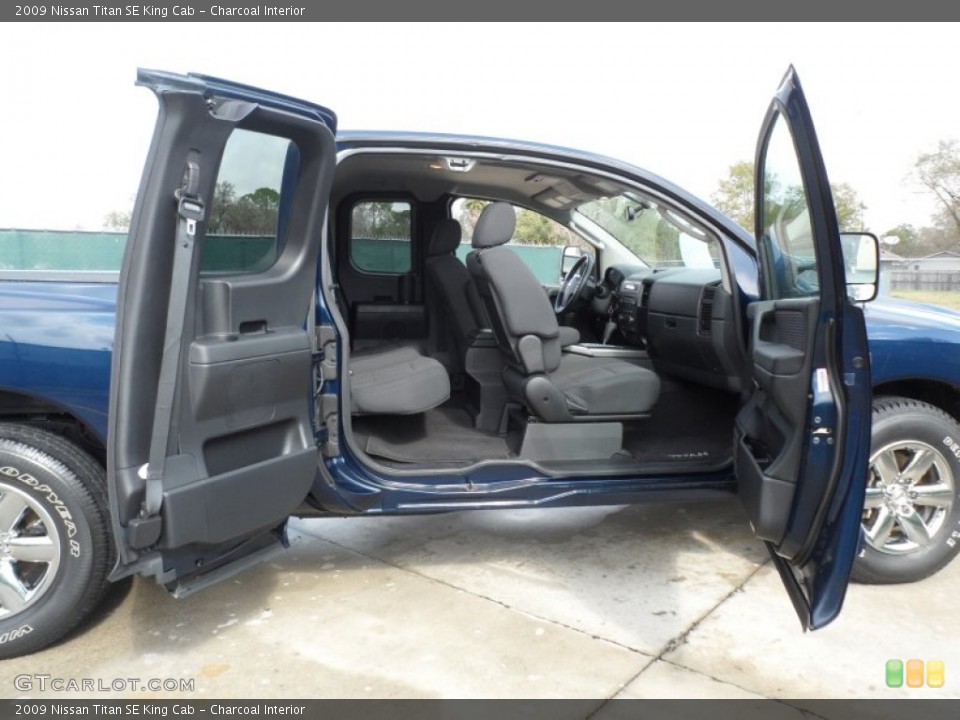 Charcoal Interior Photo for the 2009 Nissan Titan SE King Cab #60619409