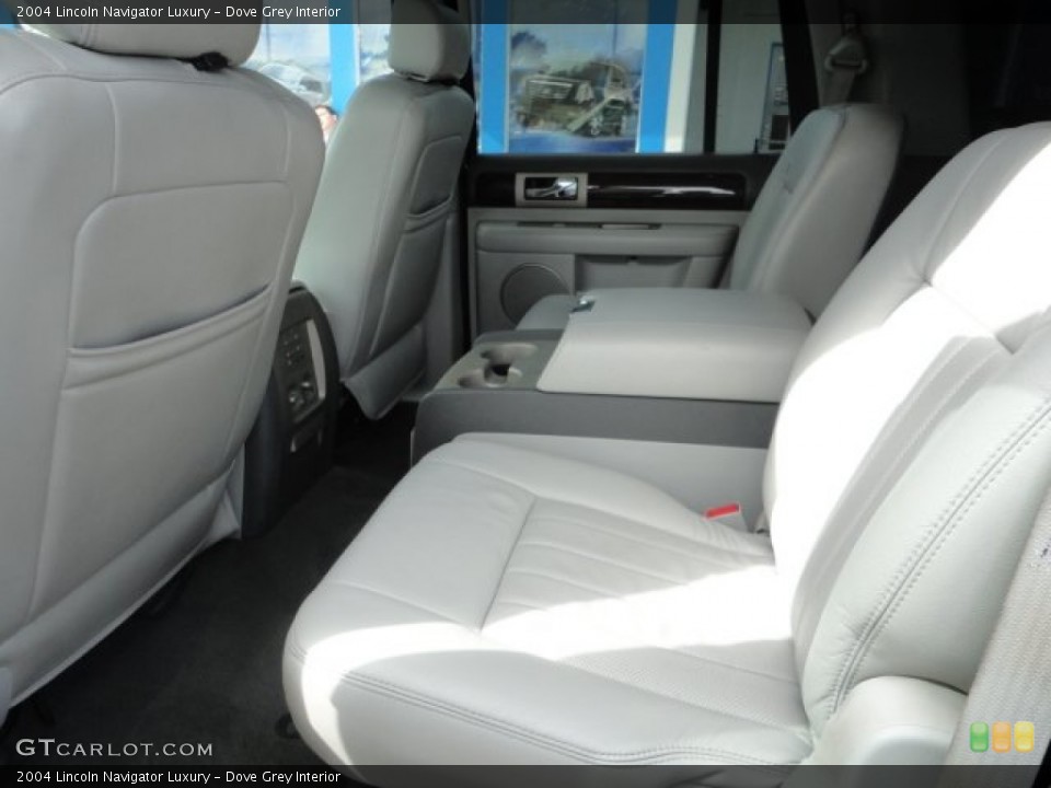 Dove Grey Interior Photo for the 2004 Lincoln Navigator Luxury #60627205