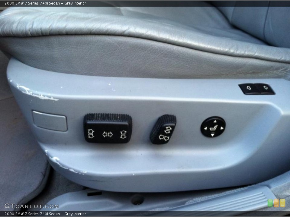 Grey Interior Controls for the 2000 BMW 7 Series 740i Sedan #60641648