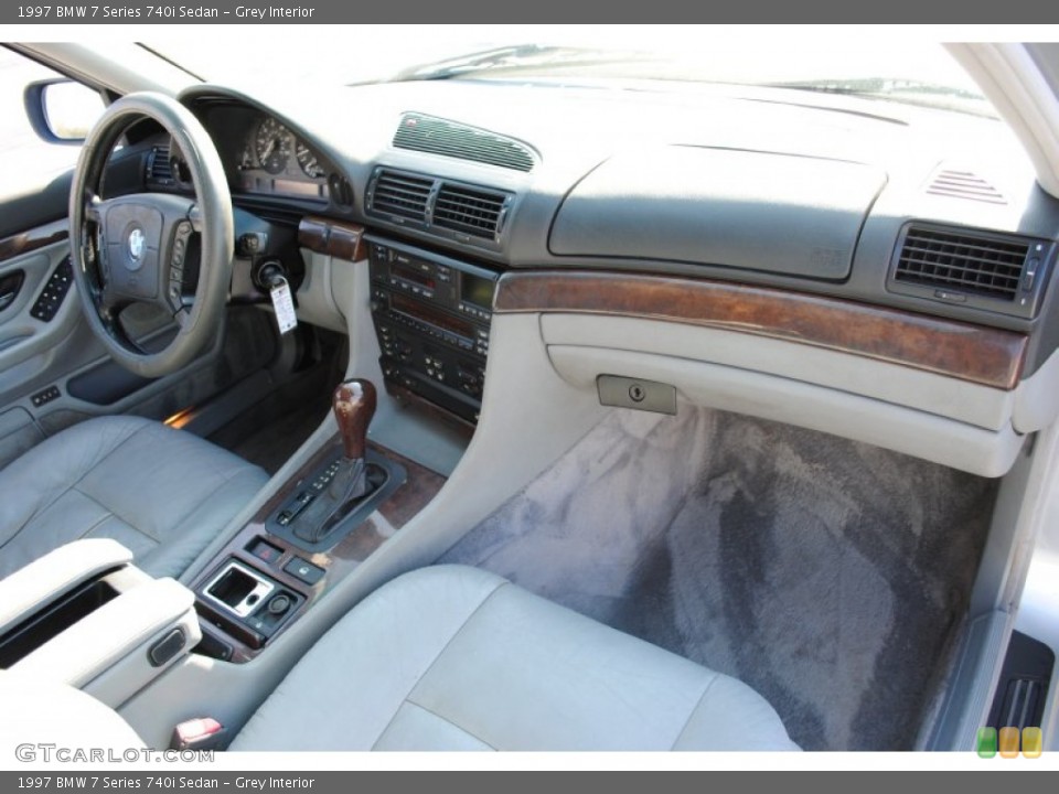 Grey Interior Dashboard for the 1997 BMW 7 Series 740i Sedan #60709888