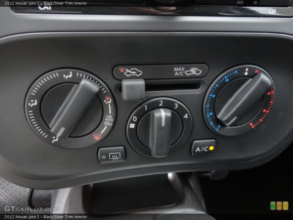 Black/Silver Trim Interior Controls for the 2012 Nissan Juke S #60742763