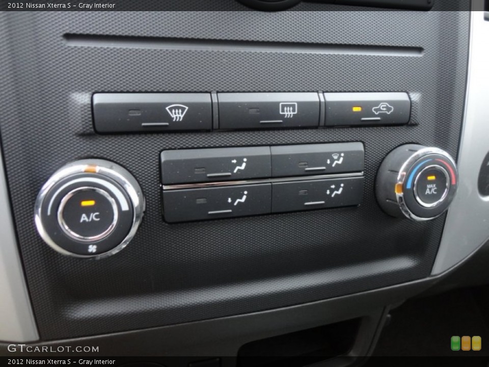 Gray Interior Controls for the 2012 Nissan Xterra S #60743495