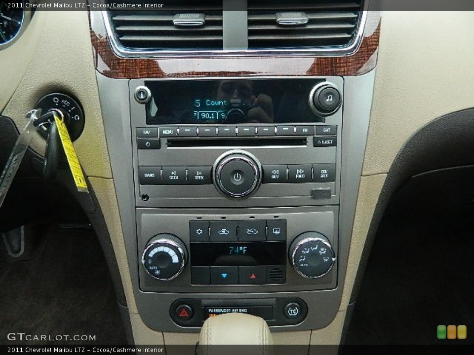 Cocoa/Cashmere Interior Controls for the 2011 Chevrolet Malibu LTZ #60789284