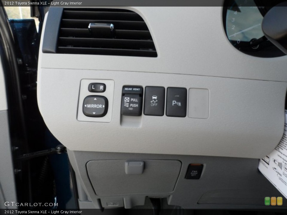 Light Gray Interior Controls for the 2012 Toyota Sienna XLE #60800756