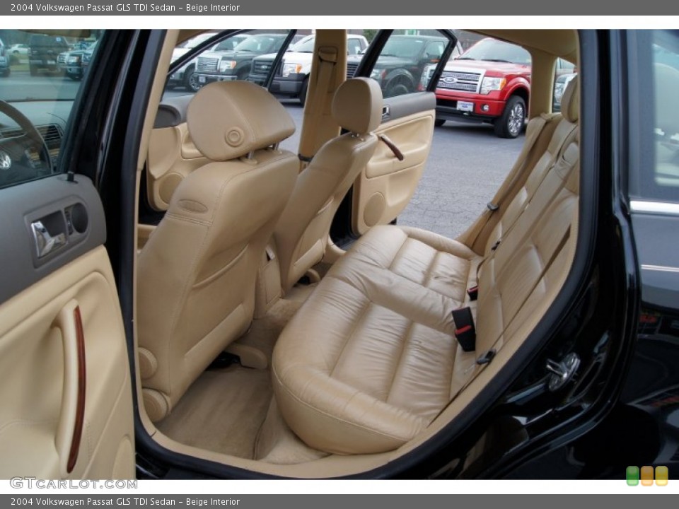 Beige Interior Photo for the 2004 Volkswagen Passat GLS TDI Sedan #60803177