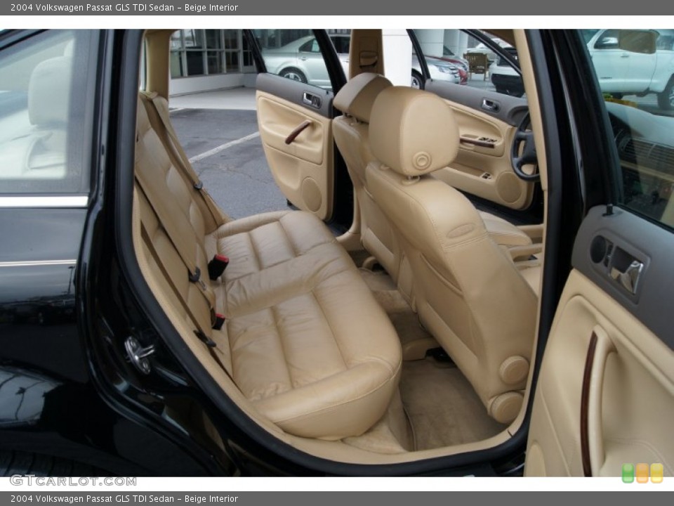 Beige Interior Photo for the 2004 Volkswagen Passat GLS TDI Sedan #60803183