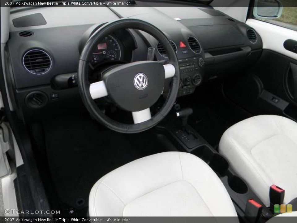 White Interior Dashboard for the 2007 Volkswagen New Beetle Triple White Convertible #60825062