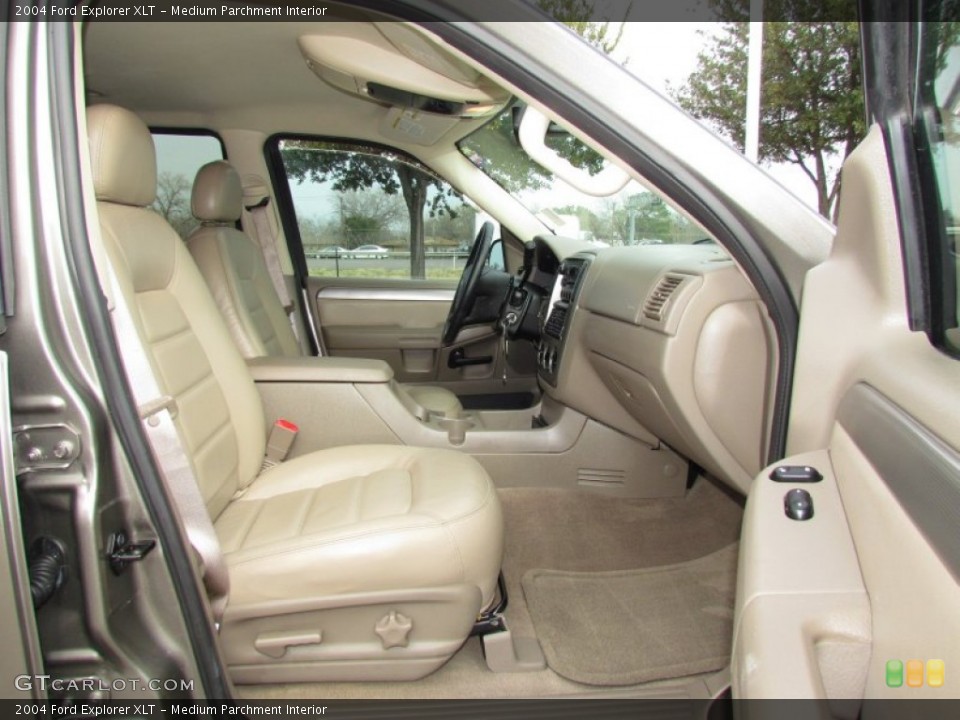 Medium Parchment Interior Photo for the 2004 Ford Explorer XLT #60846160