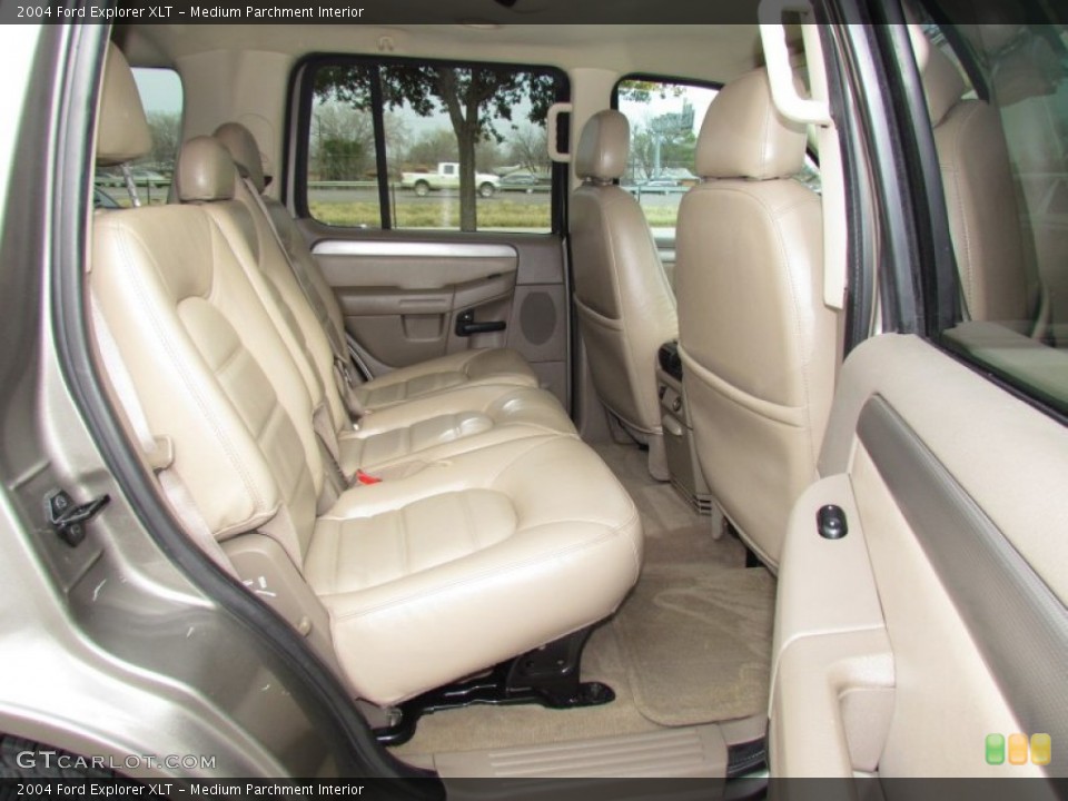 Medium Parchment Interior Photo for the 2004 Ford Explorer XLT #60846171