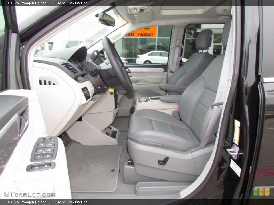 Aero Gray Interior Photo for the 2010 Volkswagen Routan SEL #60847317