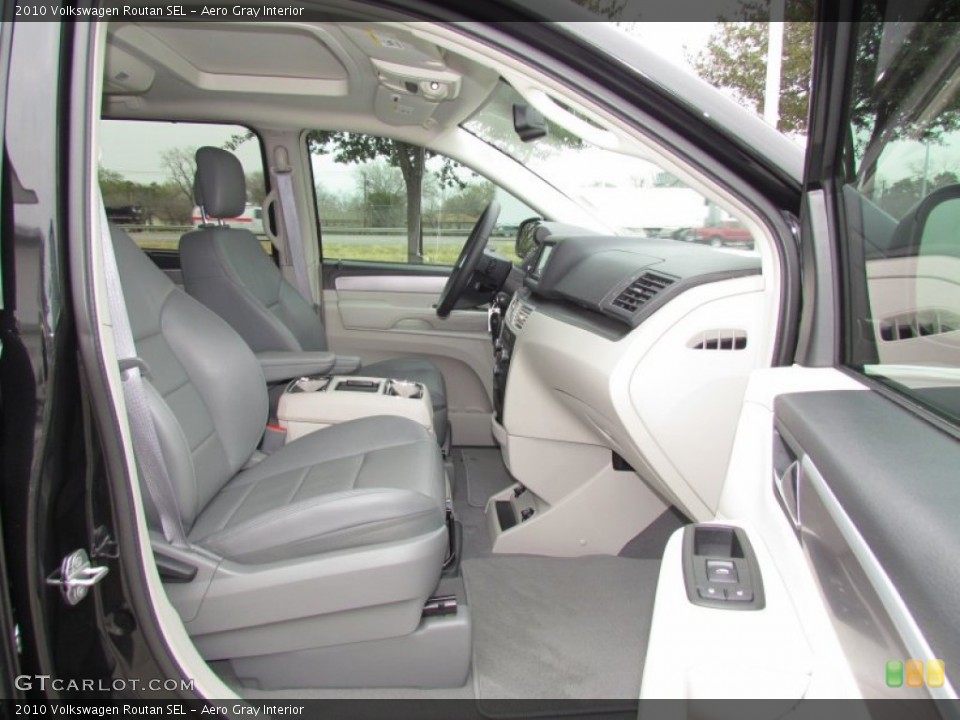 Aero Gray Interior Photo for the 2010 Volkswagen Routan SEL #60847324