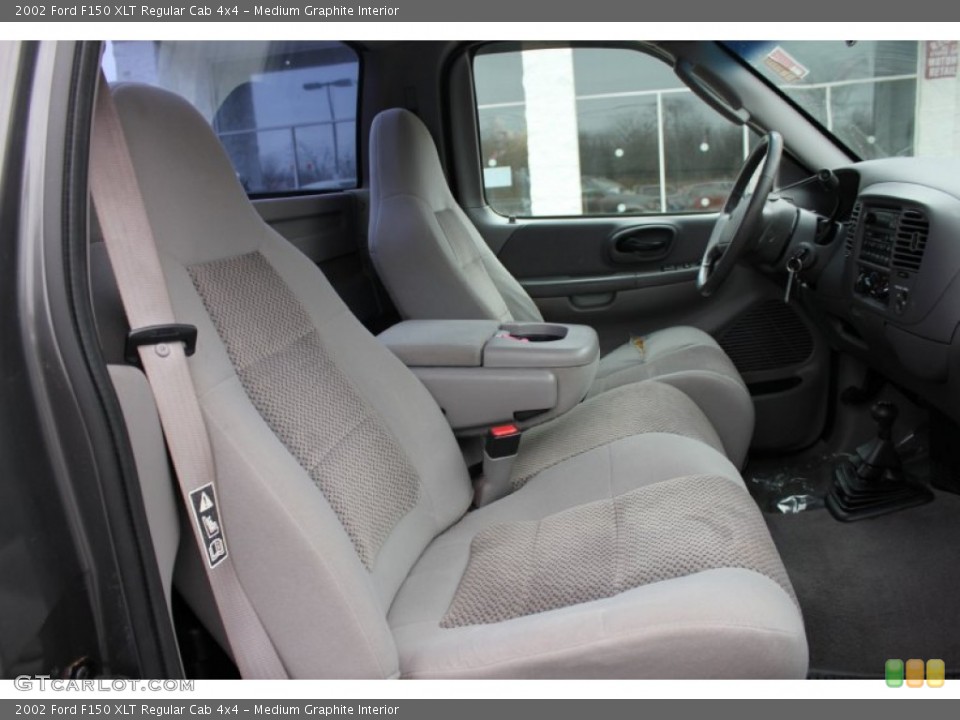 Medium Graphite Interior Photo for the 2002 Ford F150 XLT Regular Cab 4x4 #60909665
