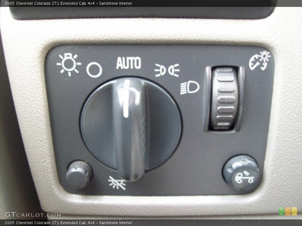 Sandstone Interior Controls for the 2005 Chevrolet Colorado Z71 Extended Cab 4x4 #60912335
