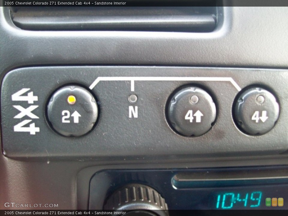 Sandstone Interior Controls for the 2005 Chevrolet Colorado Z71 Extended Cab 4x4 #60912367