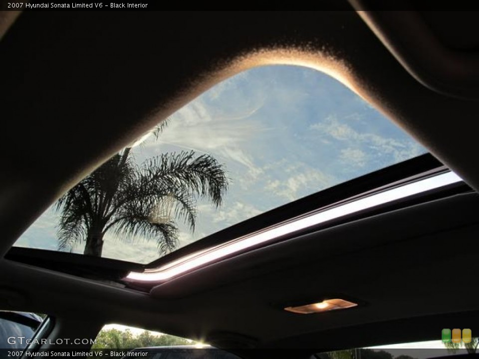 Black Interior Sunroof for the 2007 Hyundai Sonata Limited V6 #60913462