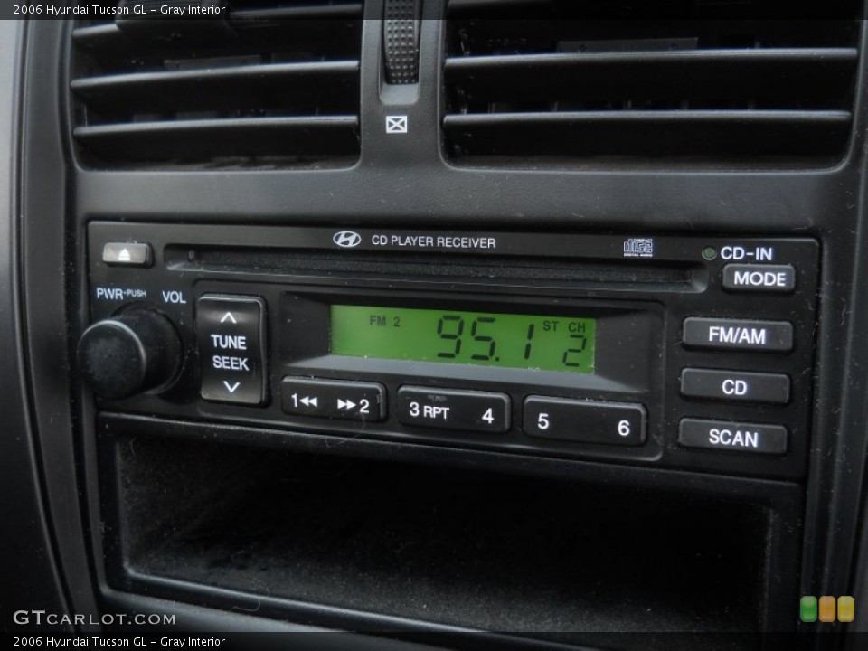 Gray Interior Audio System for the 2006 Hyundai Tucson GL #60917390