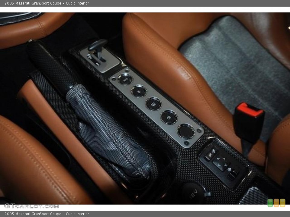 Cuoio Interior Controls for the 2005 Maserati GranSport Coupe #60927293