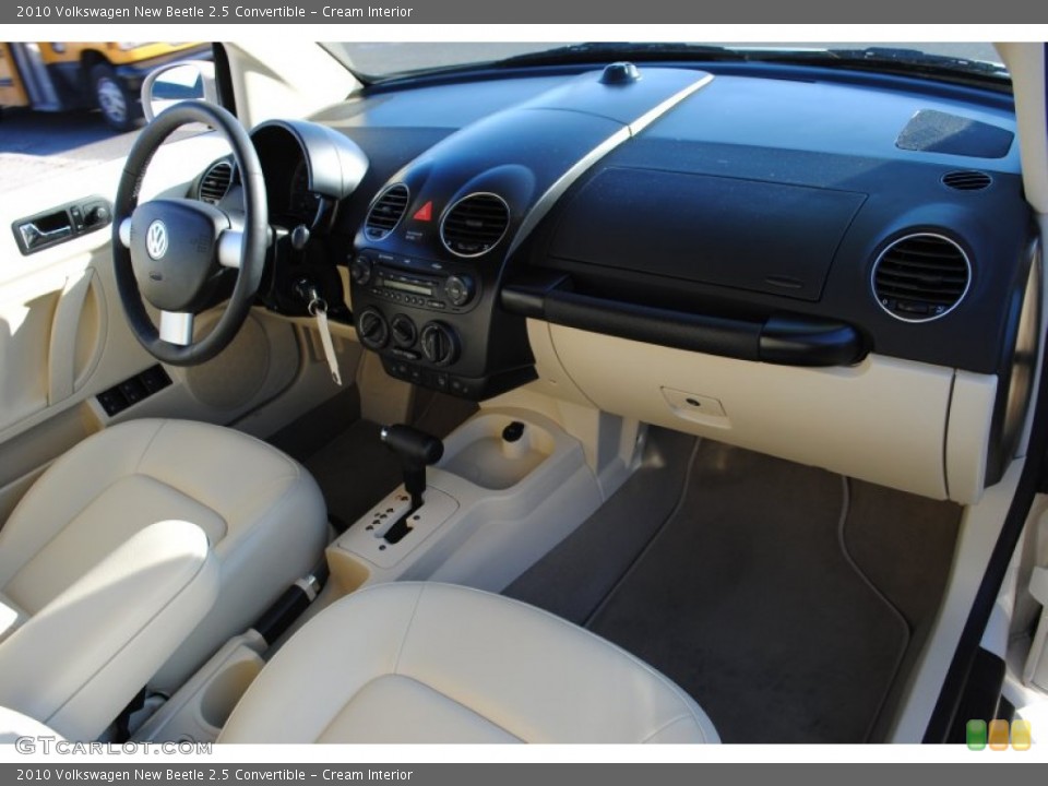 Cream Interior Photo for the 2010 Volkswagen New Beetle 2.5 Convertible #60952860