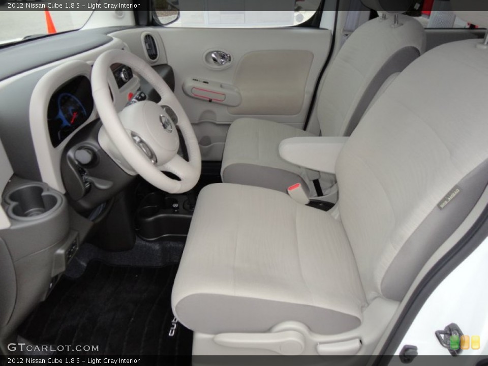 Light Gray Interior Photo for the 2012 Nissan Cube 1.8 S #60954387