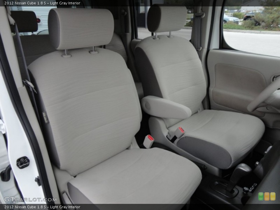Light Gray Interior Photo for the 2012 Nissan Cube 1.8 S #60954468