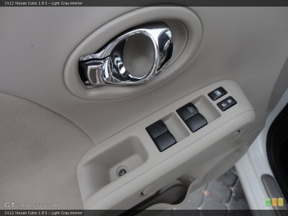 Light Gray Interior Controls for the 2012 Nissan Cube 1.8 S #60954504