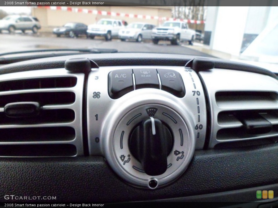 Design Black Interior Controls for the 2008 Smart fortwo passion cabriolet #60975028