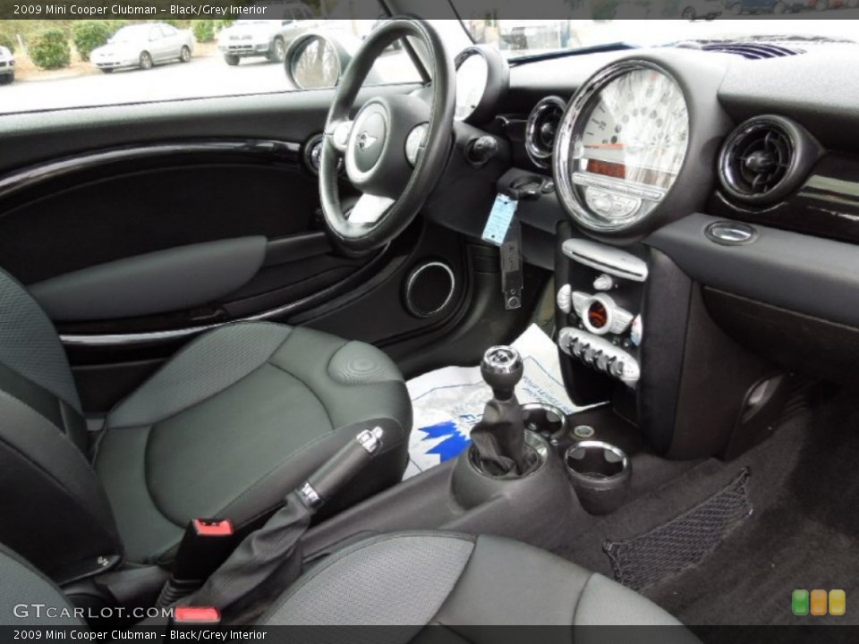 Black/Grey Interior Photo for the 2009 Mini Cooper Clubman #60978889