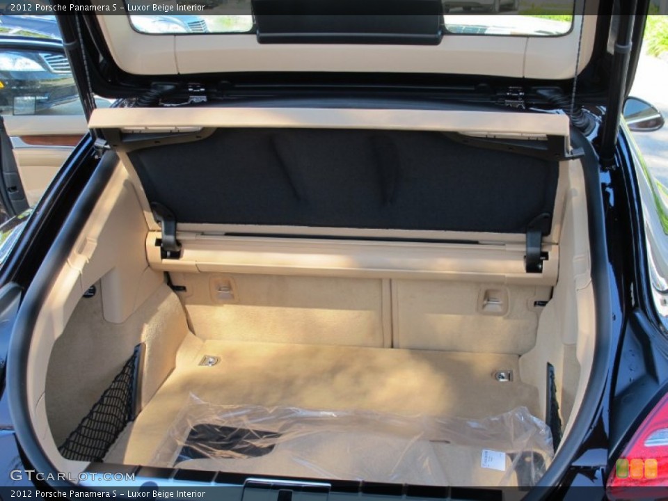 Luxor Beige Interior Trunk for the 2012 Porsche Panamera S #60986995