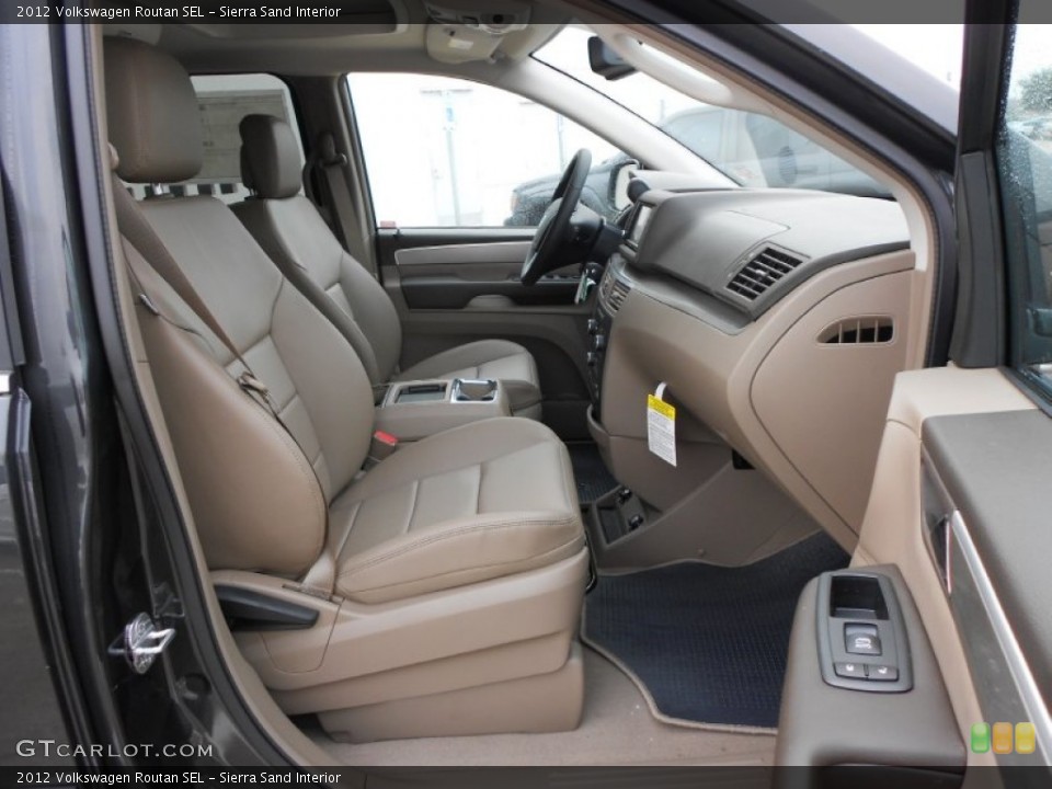 Sierra Sand Interior Photo for the 2012 Volkswagen Routan SEL #60988892