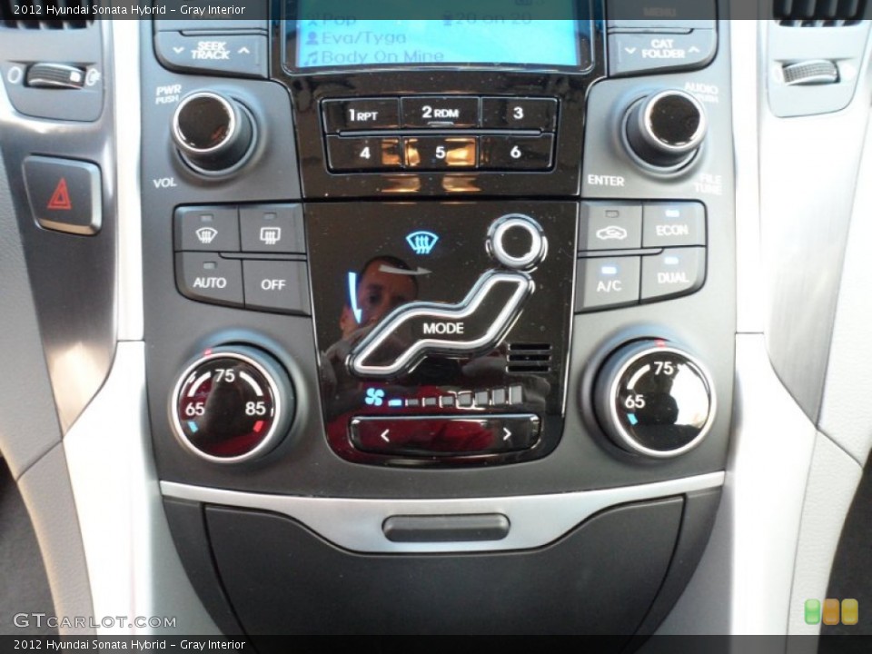 Gray Interior Controls for the 2012 Hyundai Sonata Hybrid #61021441